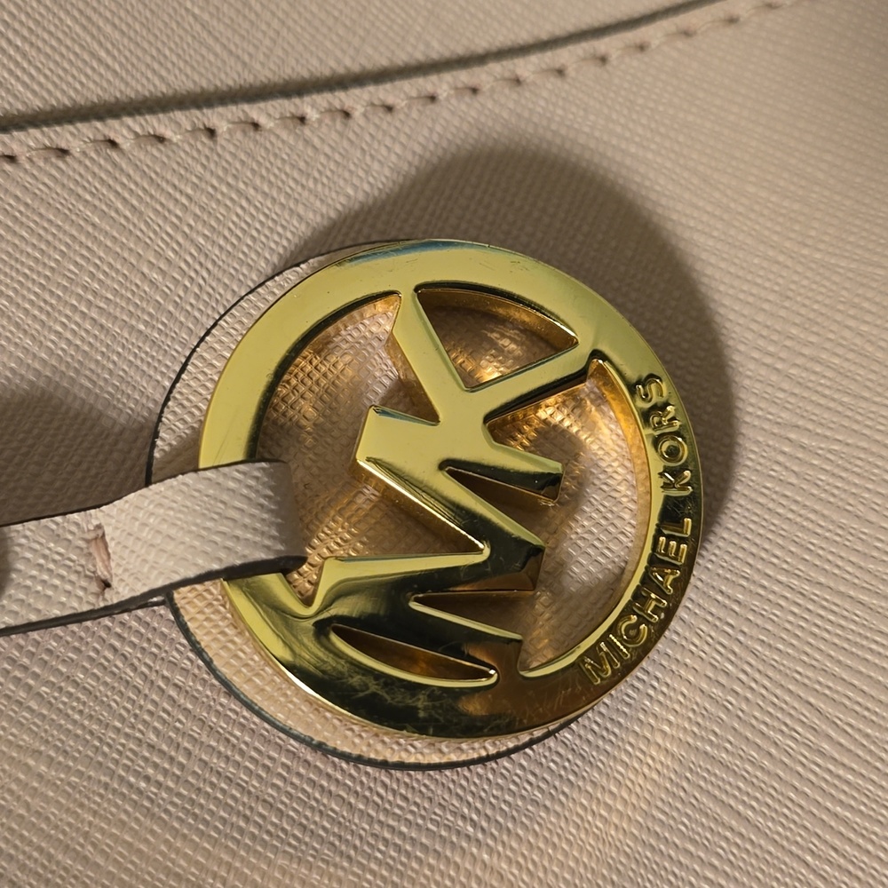 Michael Kors Bag with Crossbody Strap - Picture 4 of 11